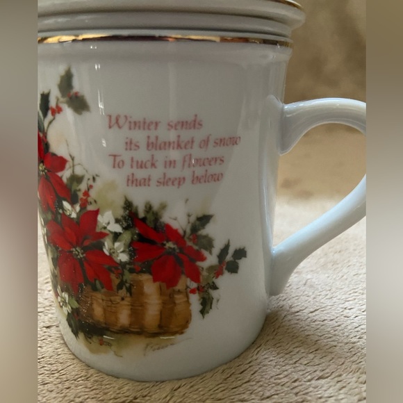 NIB Tea Mug with infuser and lid. Winter themed. - Picture 4 of 8